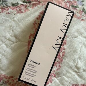Mary Kay Timewise Hydrating Cream - Black and Cream